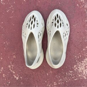 Cream Slip-On Foam Shoes Yeezy US 5